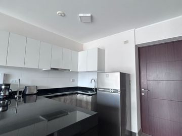 Exclusivo Departamento Amoblado + Estacionamiento San Isidro - A 3 Cuadras Del Parque El Olivar