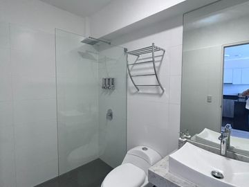 Exclusivo Departamento Amoblado + Estacionamiento San Isidro - A 3 Cuadras Del Parque El Olivar