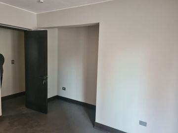 Oficina Remodelada en el Corazón del Barrio El Golf, Las Condes