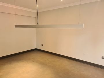 Oficina Remodelada en el Corazón del Barrio El Golf, Las Condes