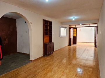 SAN JUAN DE MIRAFLORES: VENTA DE CASA CERCA PARQUE VILLALOBOS - ZONA B