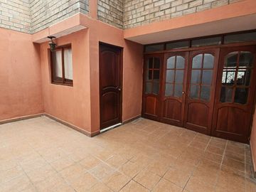 SAN JUAN DE MIRAFLORES: VENTA DE CASA CERCA PARQUE VILLALOBOS - ZONA B