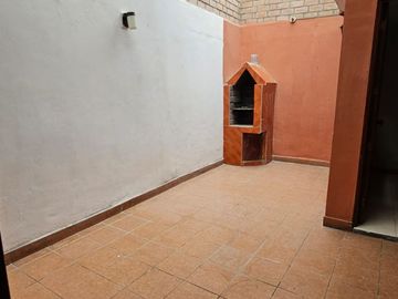 SAN JUAN DE MIRAFLORES: VENTA DE CASA CERCA PARQUE VILLALOBOS - ZONA B
