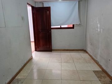 SAN JUAN DE MIRAFLORES: VENTA DE CASA CERCA PARQUE VILLALOBOS - ZONA B