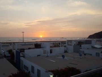 VENTA CASA DE PLAYA TOTALMENTE EQUIPADA EN CONDOMINIO CALA DEL MAR