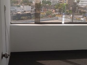 Vendo Linda Oficina en San Isidro en Avenida y Cerca Av Javier Prado y Cochera