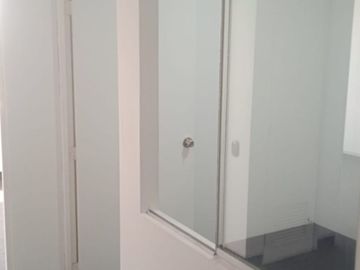 Vendo Linda Oficina en San Isidro en Avenida y Cerca Av Javier Prado y Cochera