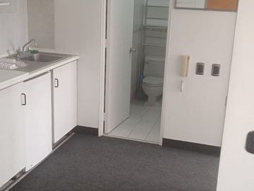 Vendo Linda Oficina en San Isidro en Avenida y Cerca Av Javier Prado y Cochera