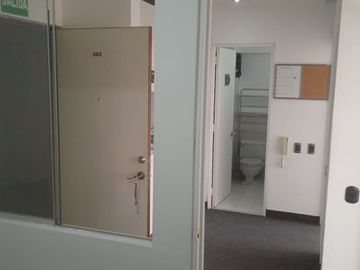 Vendo Linda Oficina en San Isidro en Avenida y Cerca Av Javier Prado y Cochera