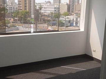 Vendo Linda Oficina en San Isidro en Avenida y Cerca Av Javier Prado y Cochera