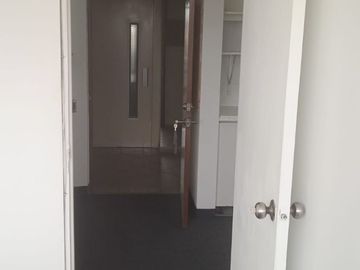 Vendo Linda Oficina en San Isidro en Avenida y Cerca Av Javier Prado y Cochera