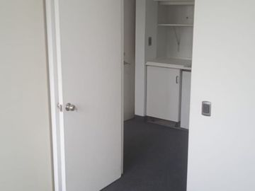 Vendo Linda Oficina en San Isidro en Avenida y Cerca Av Javier Prado y Cochera