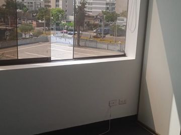 Vendo Linda Oficina en San Isidro en Avenida y Cerca Av Javier Prado y Cochera