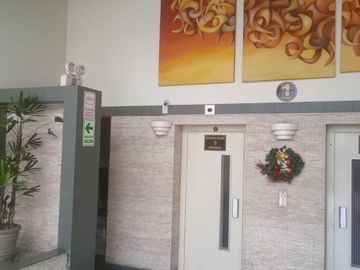 Vendo Linda Oficina en San Isidro en Avenida y Cerca Av Javier Prado y Cochera