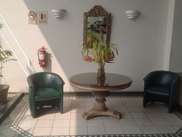 Vendo Linda Oficina en San Isidro en Avenida y Cerca Av Javier Prado y Cochera