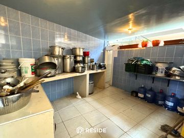 Local comercial cerca a la Av. Salvador Lara Urb. Los Fresnos