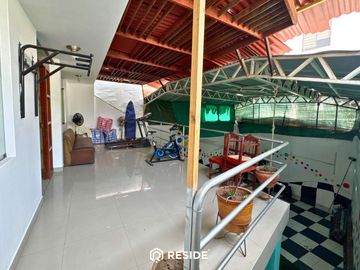 Local comercial cerca a la Av. Salvador Lara Urb. Los Fresnos
