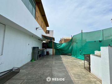 Local comercial cerca a la Av. Salvador Lara Urb. Los Fresnos