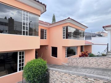 EN VENTA EXTRAORDINARIA PROPIEDAD CON 2 CASAS GEMENLAS EN CONJUNTO JARDINES DEL ESTE 1 CUMBAYÁ