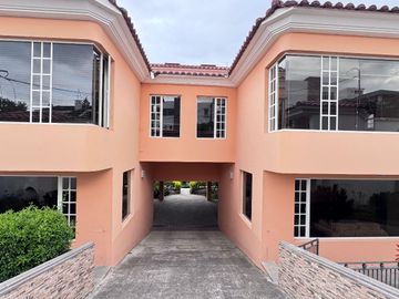 EN VENTA EXTRAORDINARIA PROPIEDAD CON 2 CASAS GEMENLAS EN CONJUNTO JARDINES DEL ESTE 1 CUMBAYÁ