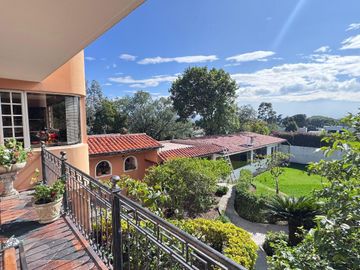 EN VENTA EXTRAORDINARIA PROPIEDAD CON 2 CASAS GEMENLAS EN CONJUNTO JARDINES DEL ESTE 1 CUMBAYÁ