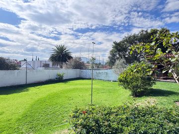 EN VENTA EXTRAORDINARIA PROPIEDAD CON 2 CASAS GEMENLAS EN CONJUNTO JARDINES DEL ESTE 1 CUMBAYÁ