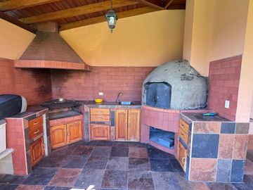 EN VENTA EXTRAORDINARIA PROPIEDAD CON 2 CASAS GEMENLAS EN CONJUNTO JARDINES DEL ESTE 1 CUMBAYÁ