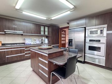 EN VENTA EXTRAORDINARIA PROPIEDAD CON 2 CASAS GEMENLAS EN CONJUNTO JARDINES DEL ESTE 1 CUMBAYÁ