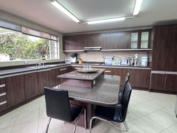 EN VENTA EXTRAORDINARIA PROPIEDAD CON 2 CASAS GEMENLAS EN CONJUNTO JARDINES DEL ESTE 1 CUMBAYÁ