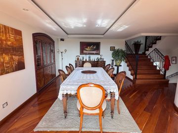 EN VENTA EXTRAORDINARIA PROPIEDAD CON 2 CASAS GEMENLAS EN CONJUNTO JARDINES DEL ESTE 1 CUMBAYÁ