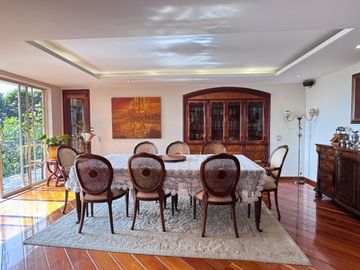 EN VENTA EXTRAORDINARIA PROPIEDAD CON 2 CASAS GEMENLAS EN CONJUNTO JARDINES DEL ESTE 1 CUMBAYÁ