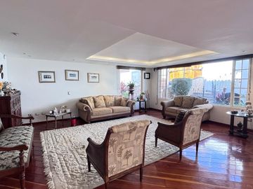 EN VENTA EXTRAORDINARIA PROPIEDAD CON 2 CASAS GEMENLAS EN CONJUNTO JARDINES DEL ESTE 1 CUMBAYÁ