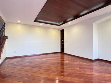 EN VENTA EXTRAORDINARIA PROPIEDAD CON 2 CASAS GEMENLAS EN CONJUNTO JARDINES DEL ESTE 1 CUMBAYÁ