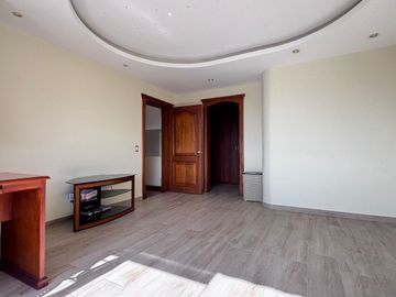 EN VENTA EXTRAORDINARIA PROPIEDAD CON 2 CASAS GEMENLAS EN CONJUNTO JARDINES DEL ESTE 1 CUMBAYÁ