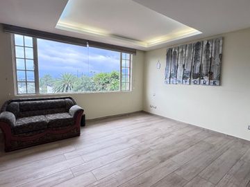 EN VENTA EXTRAORDINARIA PROPIEDAD CON 2 CASAS GEMENLAS EN CONJUNTO JARDINES DEL ESTE 1 CUMBAYÁ