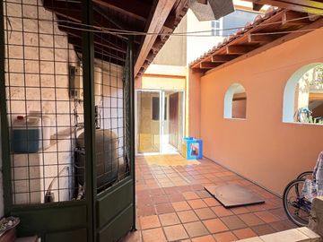 EN VENTA EXTRAORDINARIA PROPIEDAD CON 2 CASAS GEMENLAS EN CONJUNTO JARDINES DEL ESTE 1 CUMBAYÁ