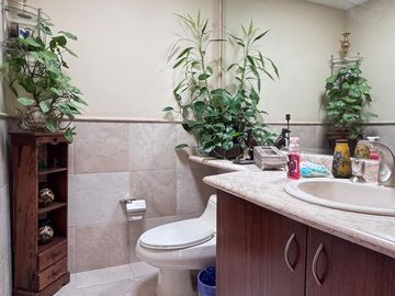 EN VENTA EXTRAORDINARIA PROPIEDAD CON 2 CASAS GEMENLAS EN CONJUNTO JARDINES DEL ESTE 1 CUMBAYÁ