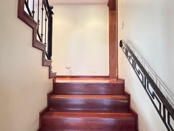 EN VENTA EXTRAORDINARIA PROPIEDAD CON 2 CASAS GEMENLAS EN CONJUNTO JARDINES DEL ESTE 1 CUMBAYÁ