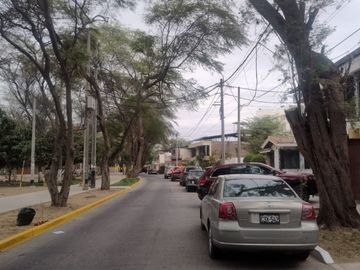 AMPLIA CASA EN VENTA O ALQUILER – URB. MIRAFLORES CASTILLA -PIURA