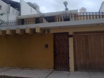 AMPLIA CASA EN VENTA O ALQUILER – URB. MIRAFLORES CASTILLA -PIURA