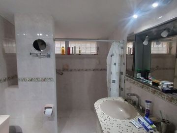 AMPLIA CASA EN VENTA O ALQUILER – URB. MIRAFLORES CASTILLA -PIURA