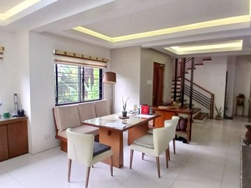 RUSH SALE! 4-6 Bedroom House in Vista Valley Executive Village, Marikina