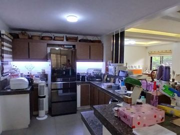 RUSH SALE! 4-6 Bedroom House in Vista Valley Executive Village, Marikina
