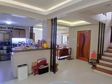 RUSH SALE! 4-6 Bedroom House in Vista Valley Executive Village, Marikina
