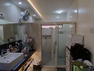 RUSH SALE! 4-6 Bedroom House in Vista Valley Executive Village, Marikina