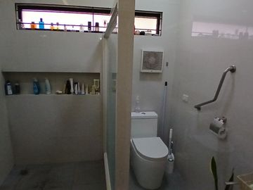 RUSH SALE! 4-6 Bedroom House in Vista Valley Executive Village, Marikina