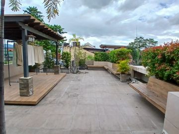 RUSH SALE! 4-6 Bedroom House in Vista Valley Executive Village, Marikina