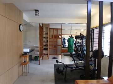 RUSH SALE! 4-6 Bedroom House in Vista Valley Executive Village, Marikina