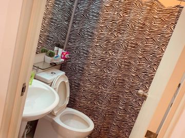 Fully Furnished 2 Bedroom Unit at Azure Urban Resort Residences (Miami Building)
