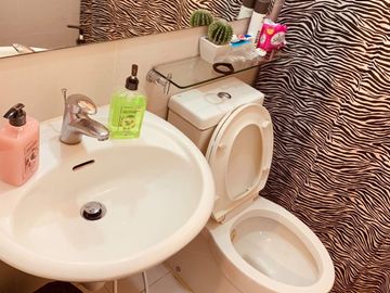 Fully Furnished 2 Bedroom Unit at Azure Urban Resort Residences (Miami Building)